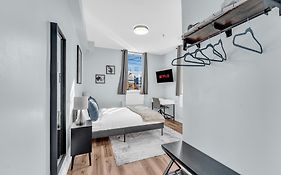 Guestic Hotel At Queen West